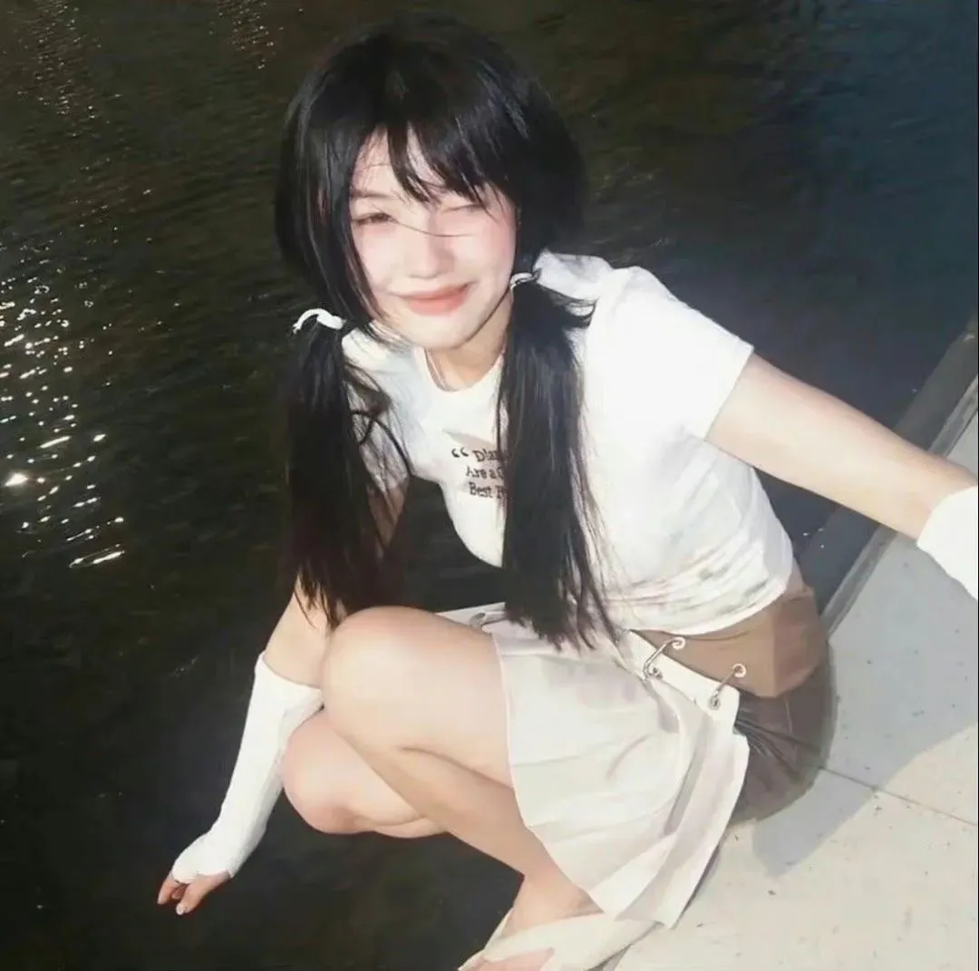 甜宠漫改剧《女神降临》车银优文佳煐：丑小鸭靠化妆变身校花，两大男神神仙打架