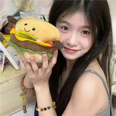 【社会反思】《明天，我会成为谁的女友》全集在线：出租女友、陪酒女、追星族的边缘女性真实生活图鉴